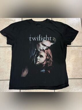 Twilight Black Graphic Tee with Edward & Bella women’s large